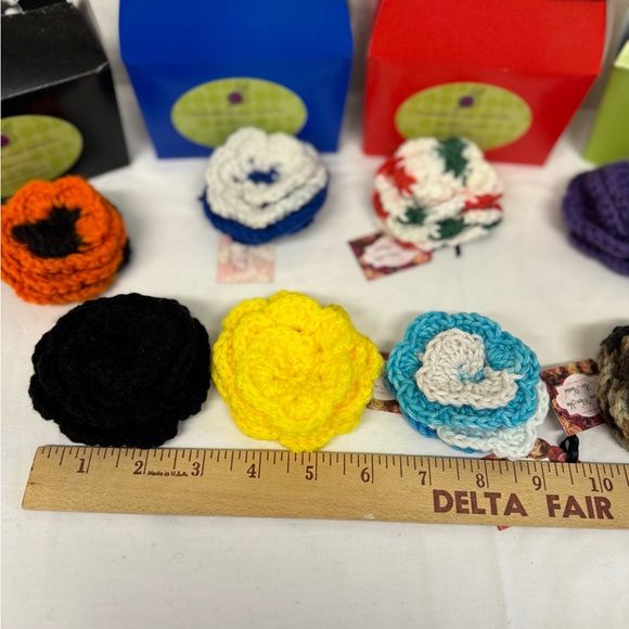 Handmade Crochet Flower Pins New comes with gift box - Picture 6 of 11